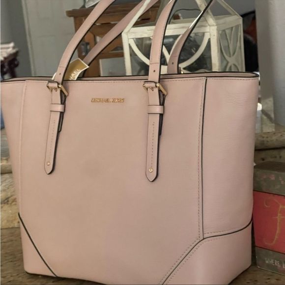 💗💗 New MK aria large leather tote - Picture 16 of 16